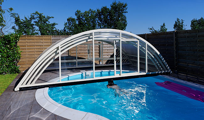 abri piscine gard