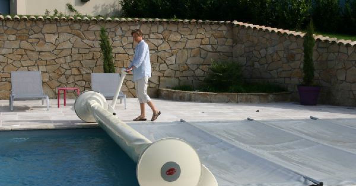 bache piscine a barre electrique