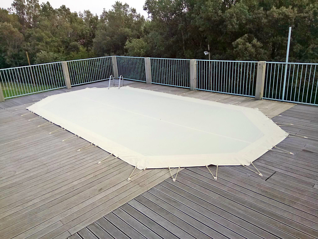 bache piscine ferrari