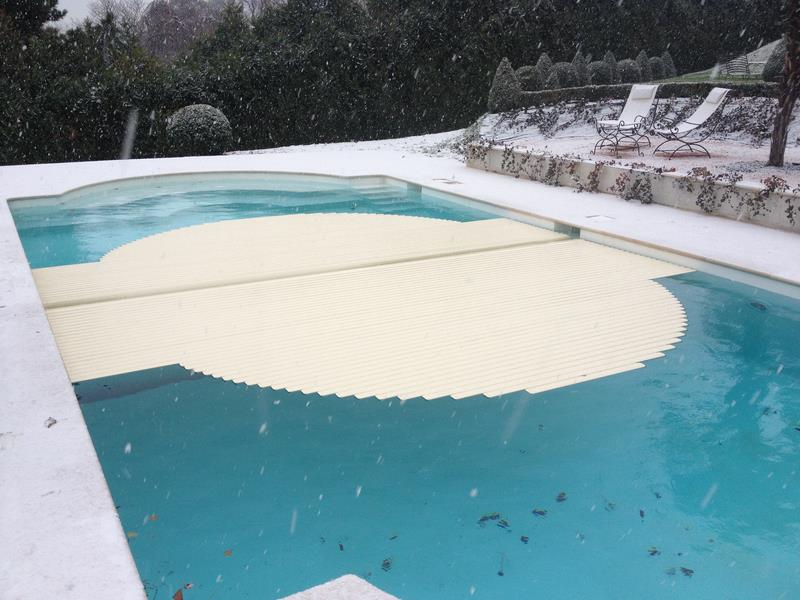 bache piscine forme haricot