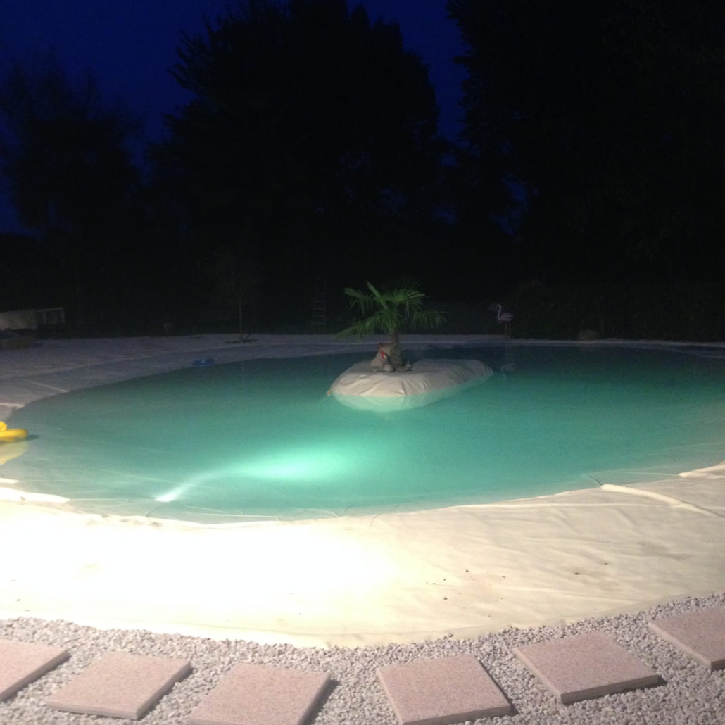 bache piscine nuit