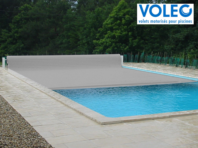 volet piscine gris clair
