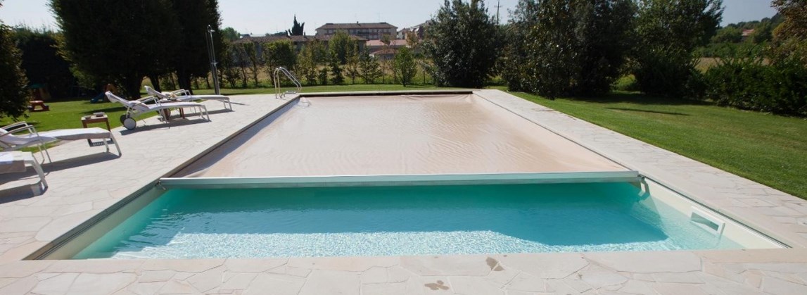 volet piscine rail